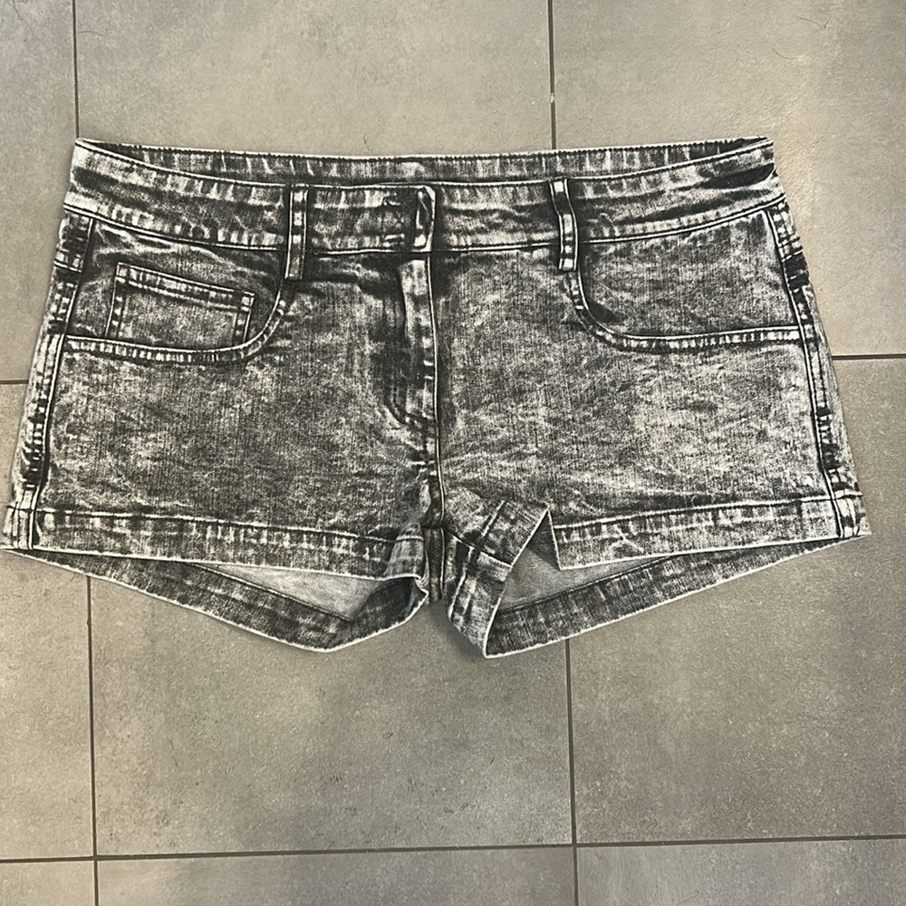 Norma Kamali Boot Leg Jean Short - Picture 6 of 13